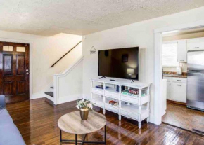 Adorable within min of lake in quiet neighborhood